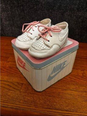 Vintage 1991 Nike Sweet Dreams II - White Leather Baby Sneakers with Pink Laces